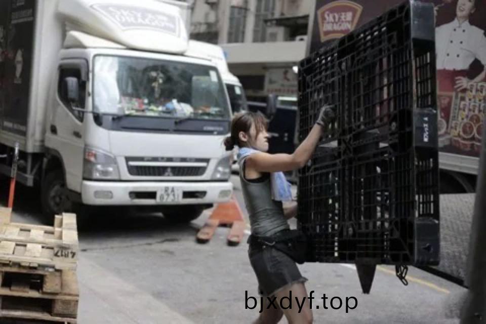 投入搬傢行(xing)業8年 投入搬(ban)傢(jia)行(xing)業8年